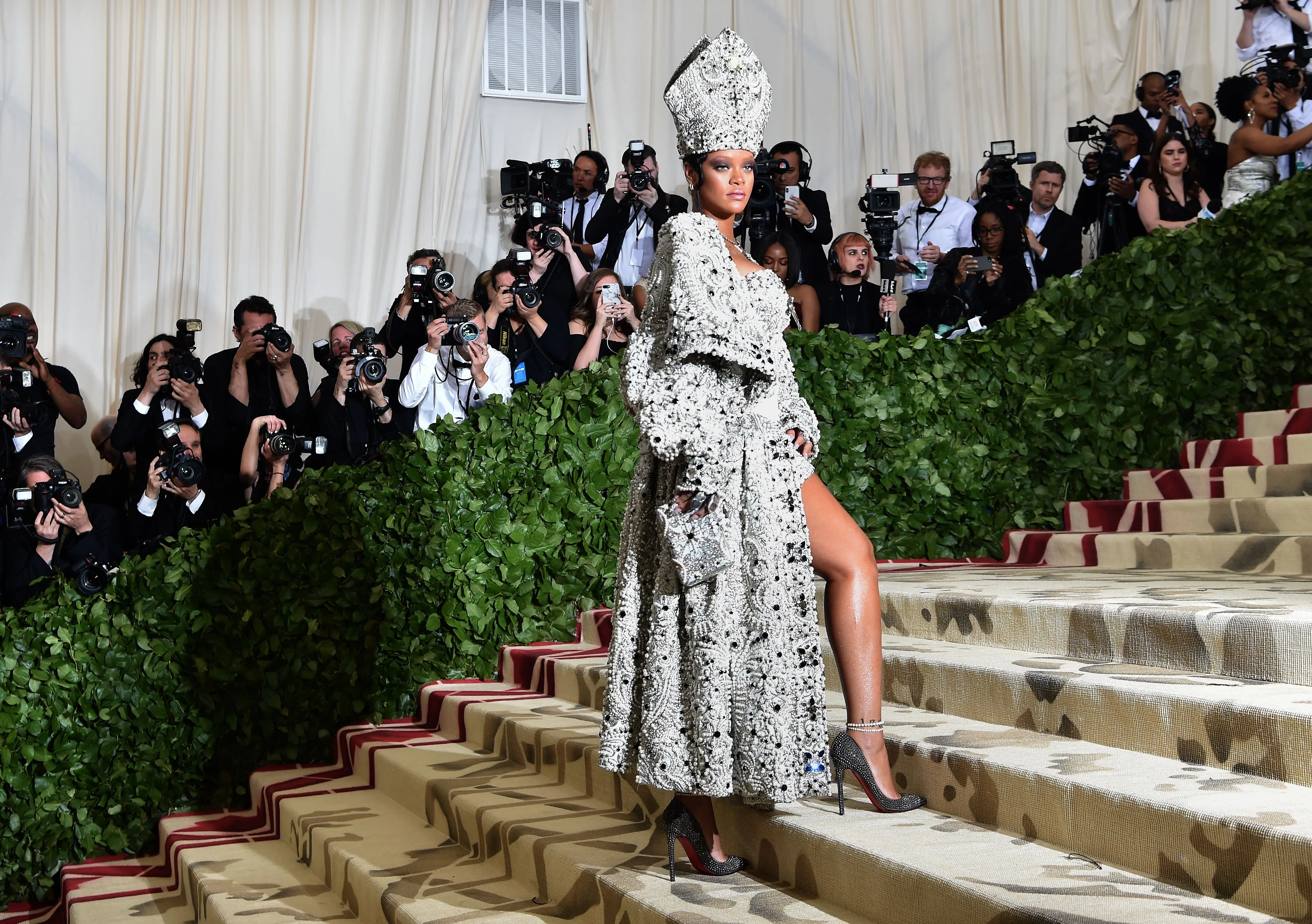 Here’s How Much Rihanna Is Worth — And How She Built an Empire of Music and Makeup